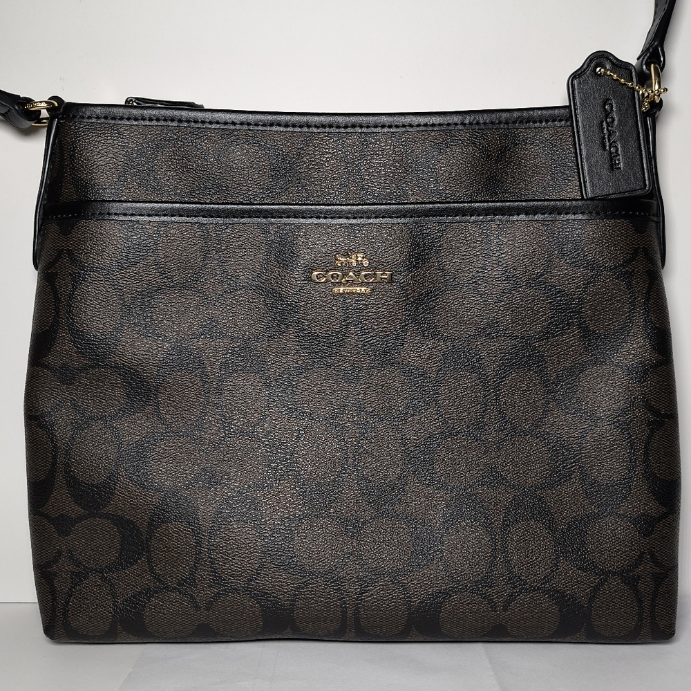 IMXAQ NWOT Coach Black and Walnut Brown Women's Bag